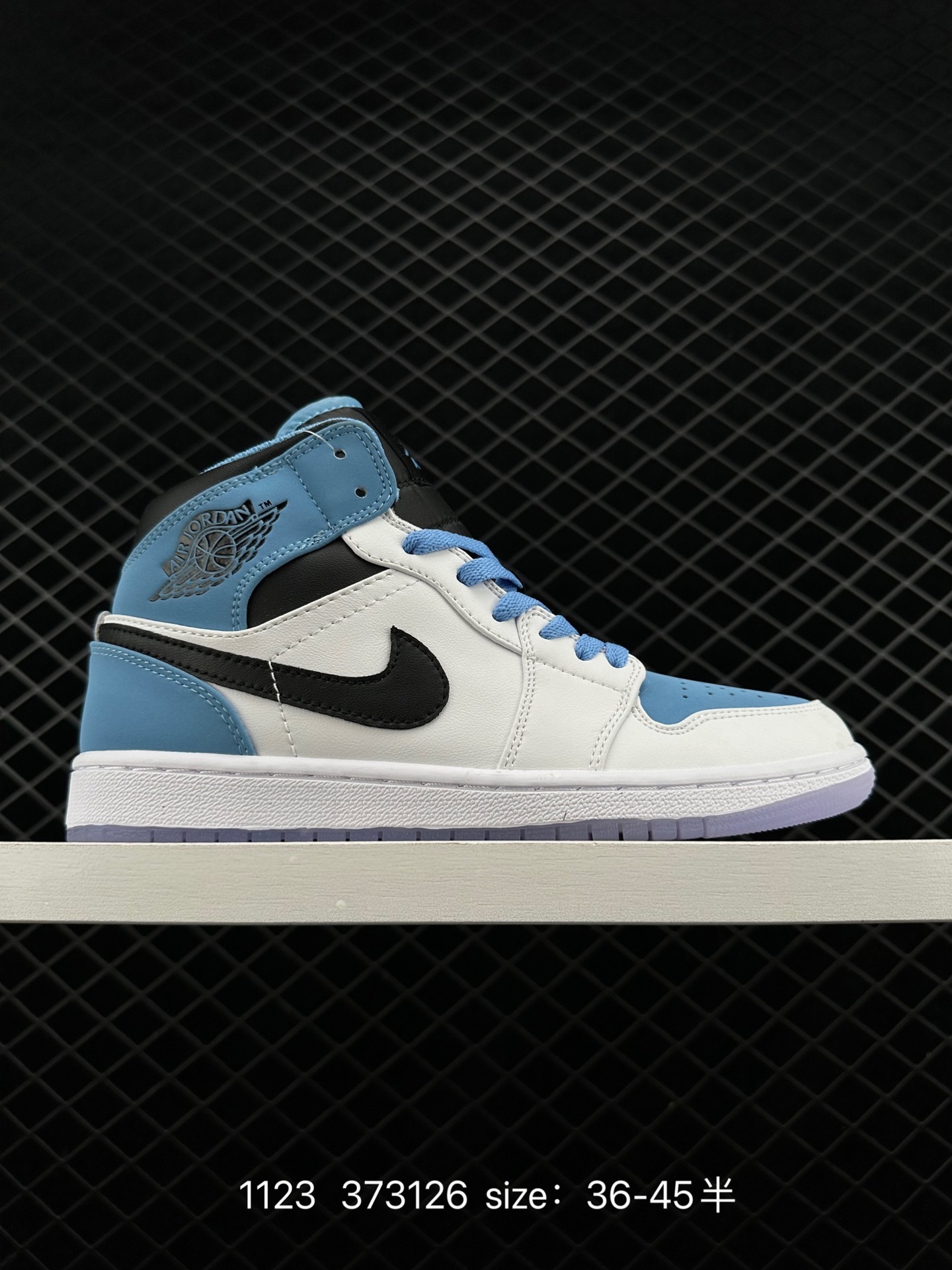 （NIKE）AIR JORDAN 1 MID